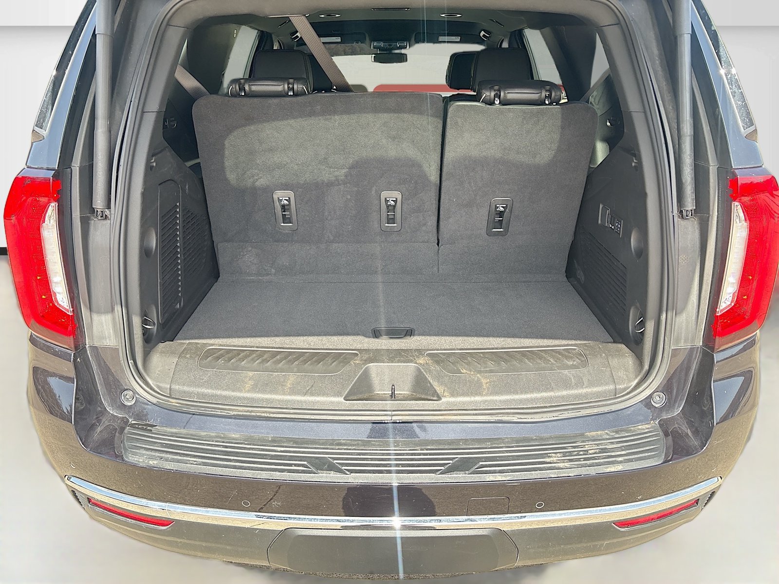 Used 2024 GMC Yukon SLT w/ SLT Luxury Package RWD image 26