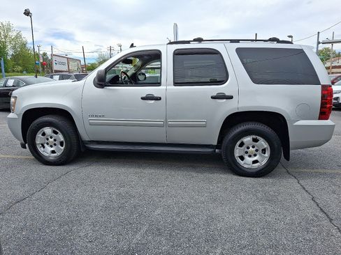 Used 2010 Chevrolet Tahoe LS w/ Convenience Package AWD/4WD image 2
