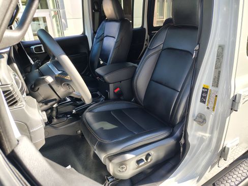 Certified 2024 Jeep Wrangler Sahara w/ Technology Group image 13