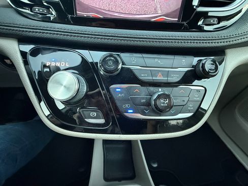 Used 2020 Chrysler Pacifica Limited image 25