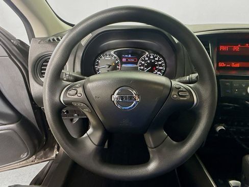 Used 2016 Nissan Pathfinder S image 11