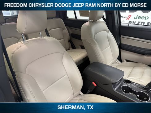Used 2019 Ford Explorer XLT w/ Equipment Group 202A FWD image 10