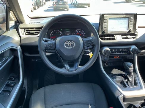 Used 2020 Toyota RAV4 LE image 18