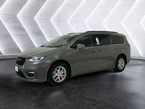 Used 2022 Chrysler Pacifica Touring-L FWD image 3