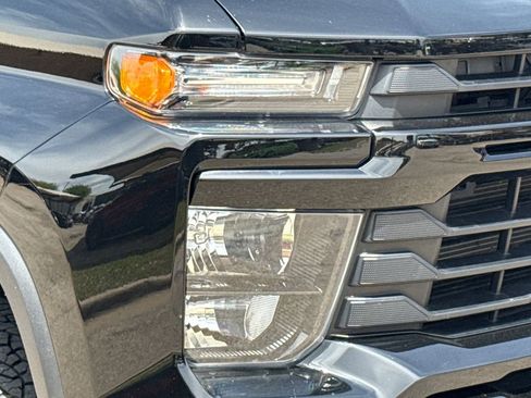 Used 2025 Chevrolet Silverado 2500 Custom w/ Custom Value Package AWD/4WD image 4