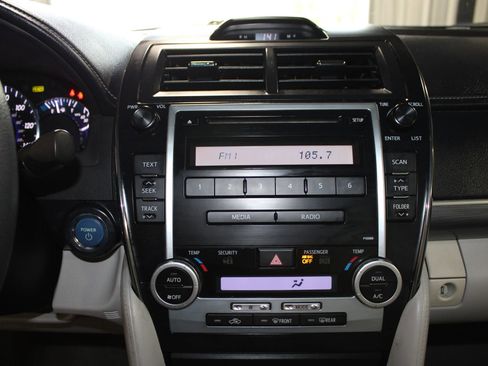 Used 2012 Toyota Camry LE FWD image 14