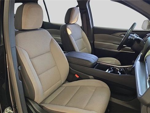 Used 2025 Chevrolet Traverse LT image 14