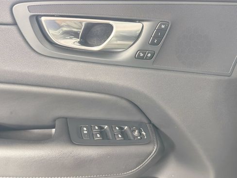 Certified 2023 Volvo XC60 B5 Plus w/ Climate Package AWD/4WD image 18