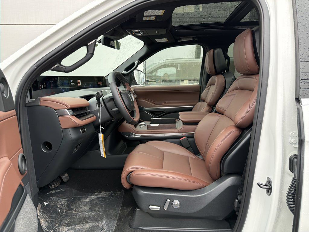 New 2026 Lincoln Navigator L Reserve AWD/4WD image 5
