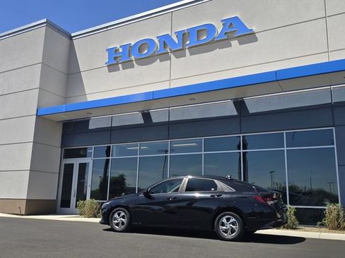 Used 2021 Hyundai Elantra SE w/ Cargo Package FWD image 18