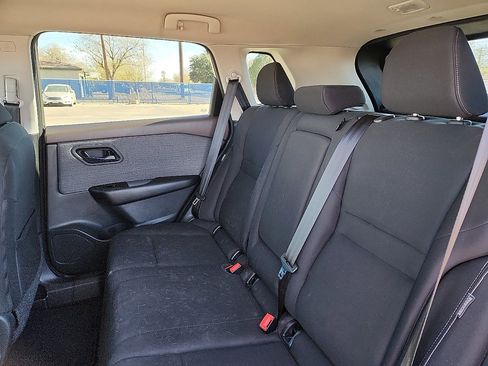 Used 2023 Nissan Rogue S image 5