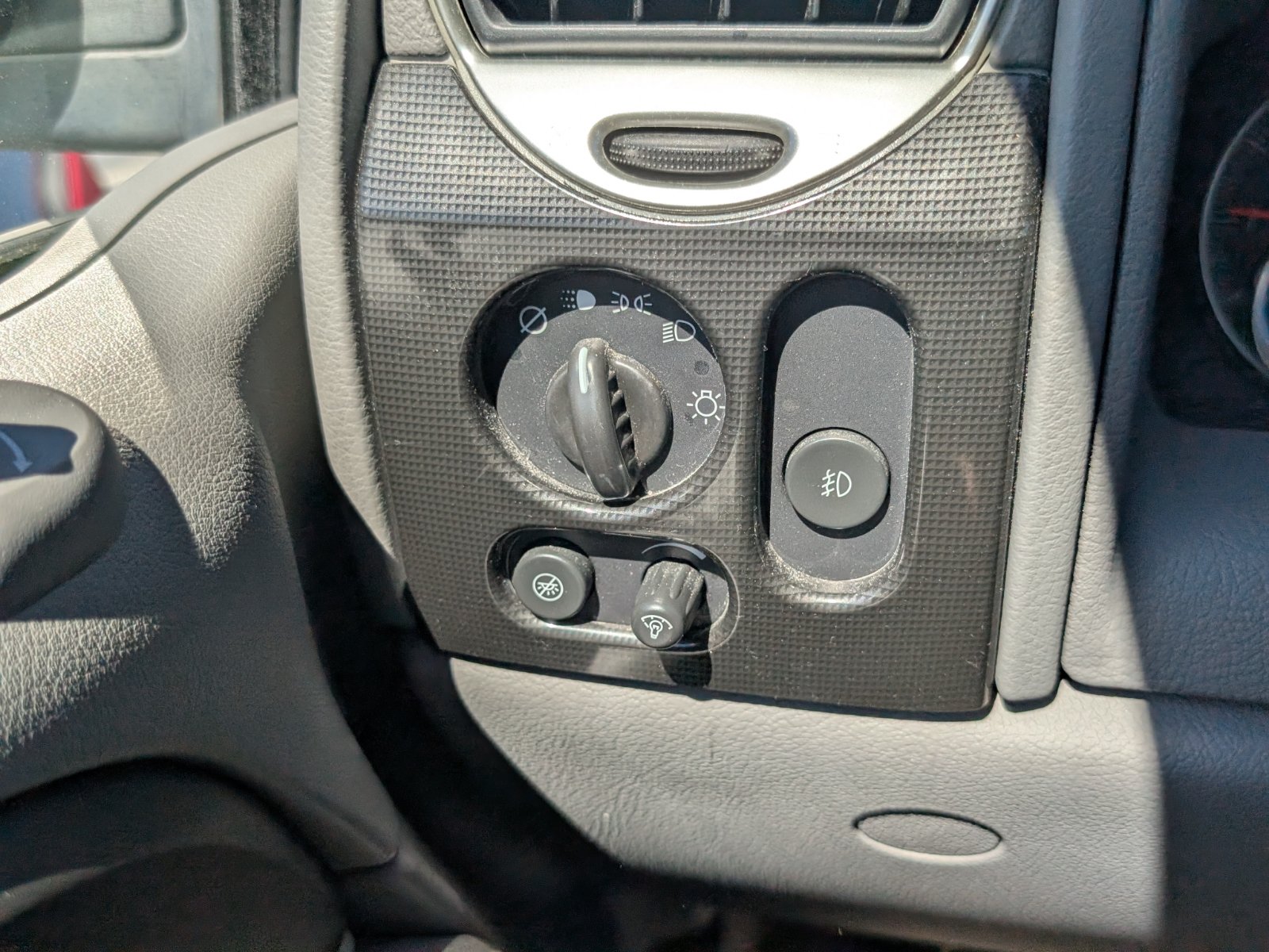 Used 2007 GMC Envoy SLE RWD image 16