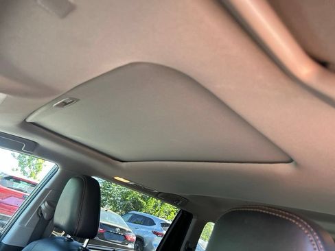Used 2019 Toyota Highlander XLE AWD/4WD image 22