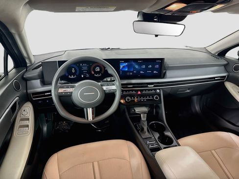 Used 2025 Hyundai Sonata SE FWD image 17