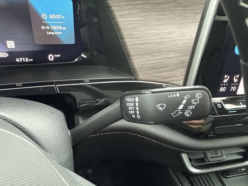 Certified 2025 Volkswagen Atlas SEL image 34