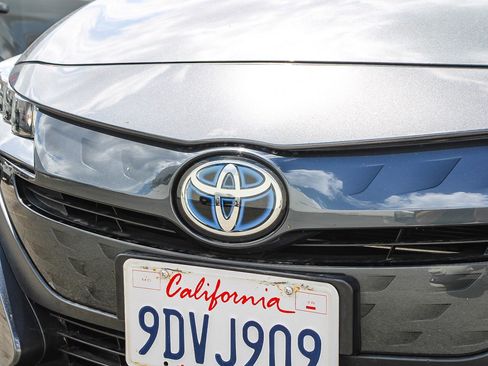 Used 2022 Toyota Prius Prime XLE FWD image 6