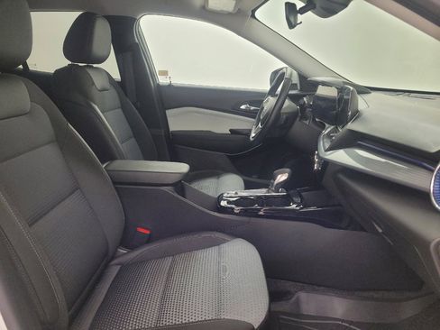 Used 2024 Chevrolet Trax LT w/ LT Convenience Package FWD image 21