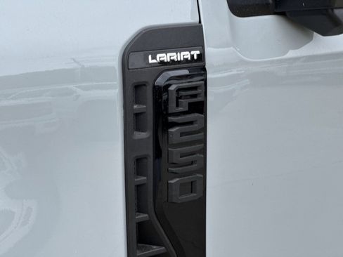 New 2026 Ford F250 Lariat w/ Black Appearance Package image 32
