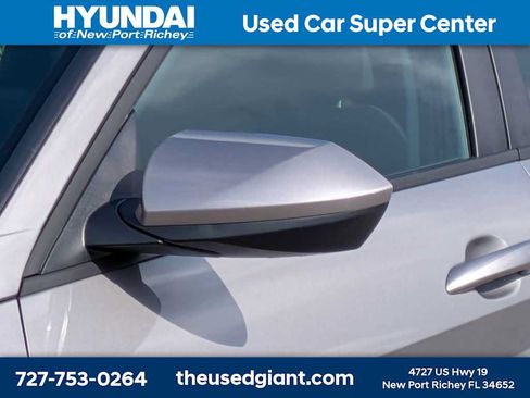 Used 2024 Hyundai Elantra SE FWD image 11