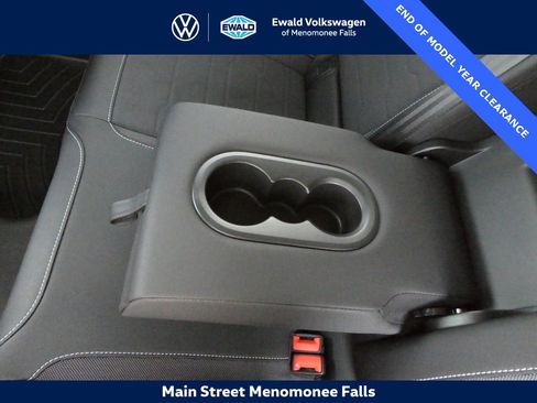 Used 2025 Volkswagen Taos SE image 35