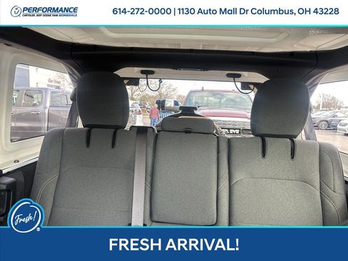 Used 2025 Jeep Wrangler Unlimited Sahara image 26