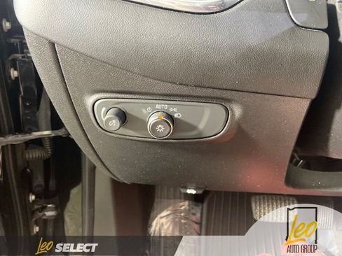 Used 2018 Chevrolet Equinox LT FWD image 11