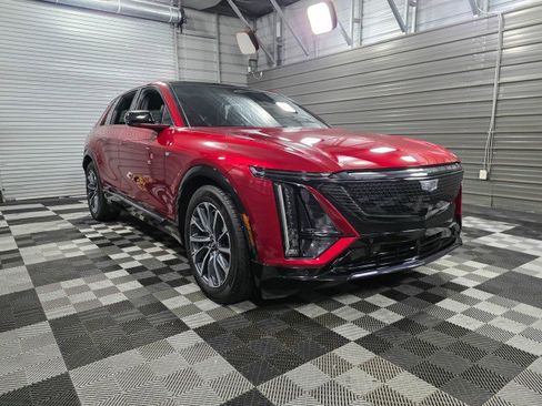 Used 2024 Cadillac Lyriq Sport image 4