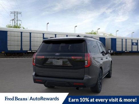 New 2026 Ford Expedition Platinum image 8