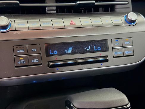 Certified 2024 Hyundai Kona SEL FWD image 17