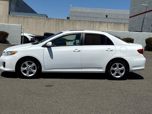 Used 2012 Toyota Corolla LE w/ Premium Pkg FWD image 9