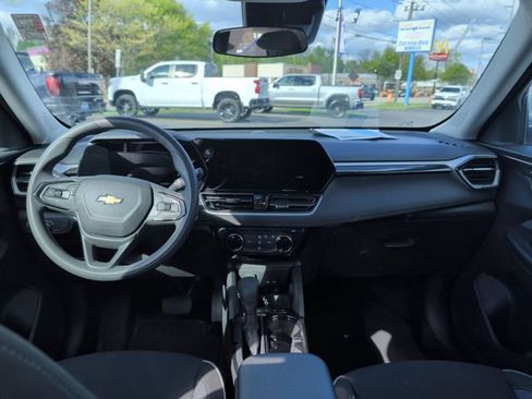 Used 2025 Chevrolet TrailBlazer LT AWD/4WD image 17