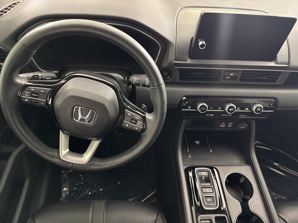 Used 2025 Honda Pilot Touring image 25
