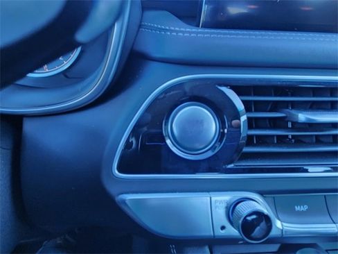 Used 2023 Genesis G70 2.0T image 10