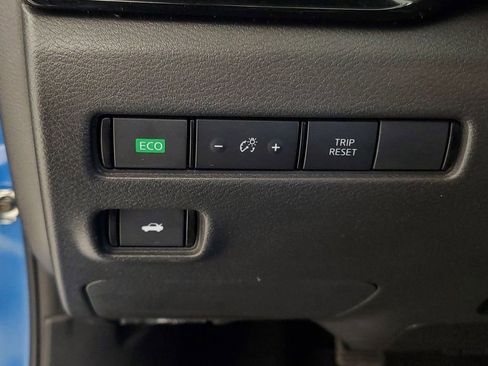 Used 2025 Nissan Sentra SV FWD image 14