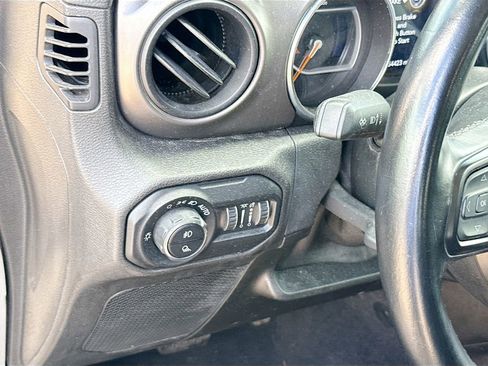 Used 2021 Jeep Gladiator Sport image 11