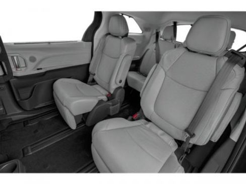 Used 2021 Toyota Sienna Limited image 13