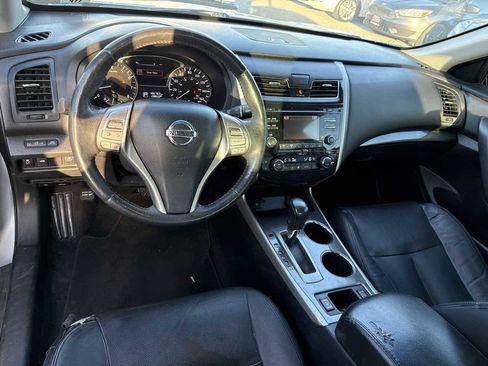 Used 2015 Nissan Altima 2.5 SL w/ Moonroof Package FWD image 5