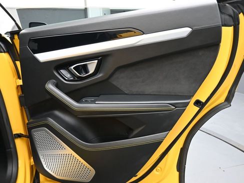 Used 2019 Lamborghini Urus image 25