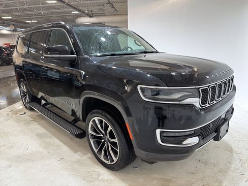 Used 2022 Jeep Wagoneer Series III w/ Premium Group I image 2