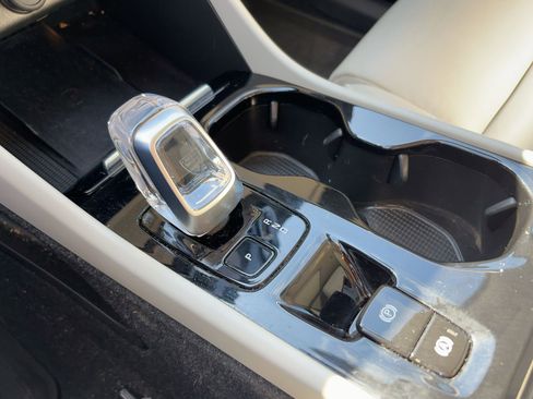 Used 2023 Volvo XC40 B5 Plus w/ Climate Package image 15