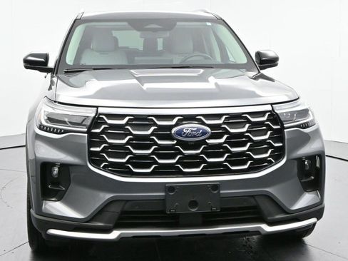 Used 2025 Ford Explorer Platinum w/ Ultimate Package AWD/4WD image 2