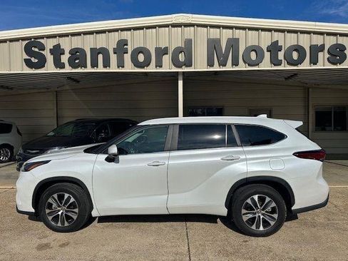 Used 2023 Toyota Highlander XLE FWD image 7