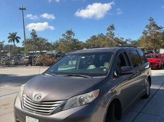 Used 2014 Toyota Sienna XLE video 1