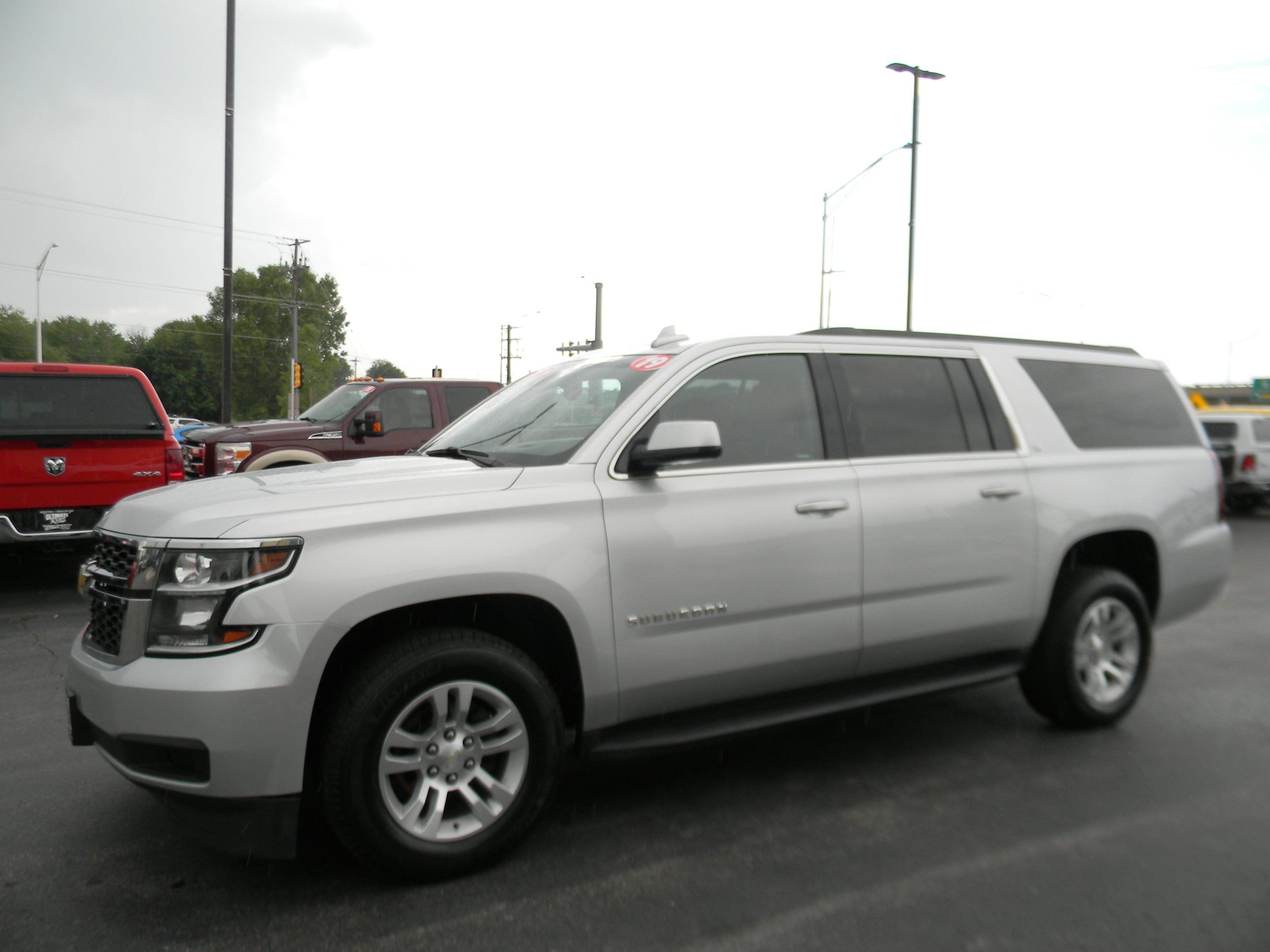 Used 2019 Chevrolet Suburban LT AWD/4WD image 3