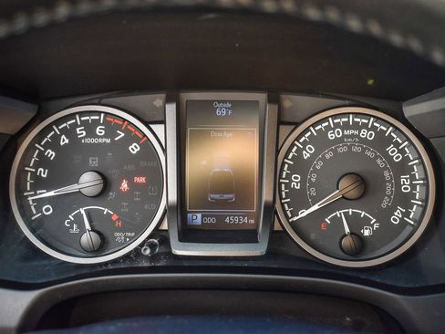 Used 2021 Toyota Tacoma TRD Sport image 22