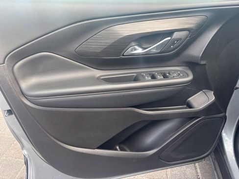 Used 2024 GMC Terrain SLE image 12