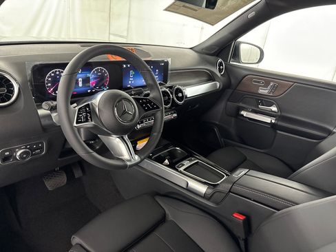 Used 2026 Mercedes-Benz GLB 250 image 4