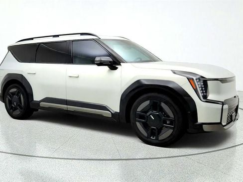 Used 2024 Kia EV9 GT-Line AWD/4WD image 3