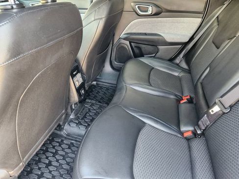 Used 2025 Jeep Compass Latitude AWD/4WD image 29