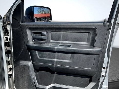 Used 2017 RAM 1500 Express AWD/4WD image 29